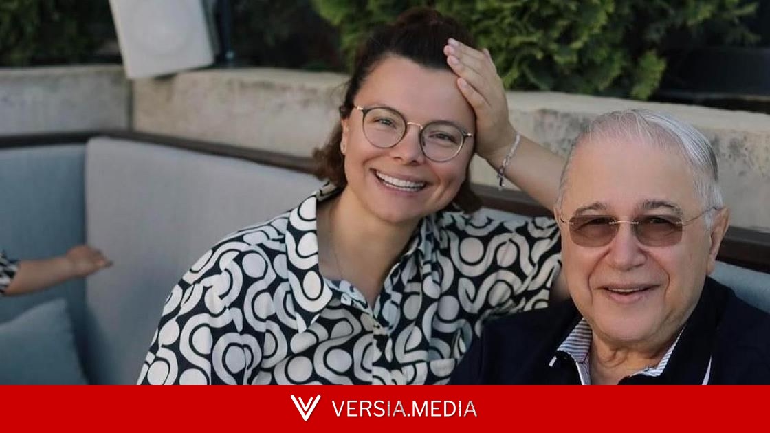 Сияют от счастья и прячутся под зонтиком: Татьяна Брухунова показала игривую прогулку с Евгением Петросяном
