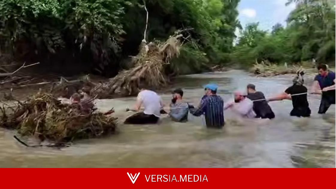 8-летнего Хизира Дербичева едва не вытащили из воды: видели руку и почувствовали пальцы ног, но схватить не успели