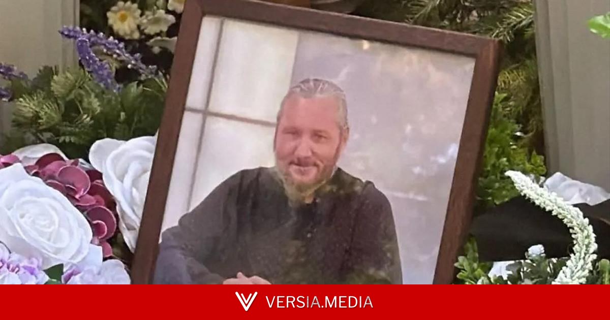 Борис Корчевников у могилы Максима Сырникова: телеведущий приехал на прощание с коллегой