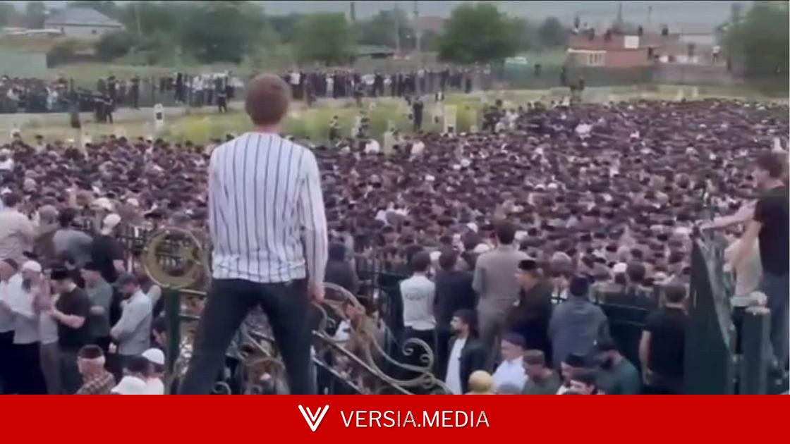 Люди стояли даже на заборах и молились вместе с семьей: Ингушетия простилась с 8-летним Хизиром, отдавшим жизнь ради друга