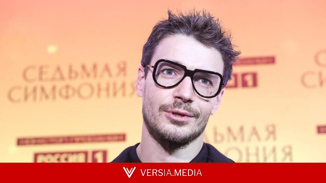 Поет, танцует и целует руку Урсуляк: Максим Матвеев эффектно вернулся на сцену Театра им. Пушкина спустя 6 лет