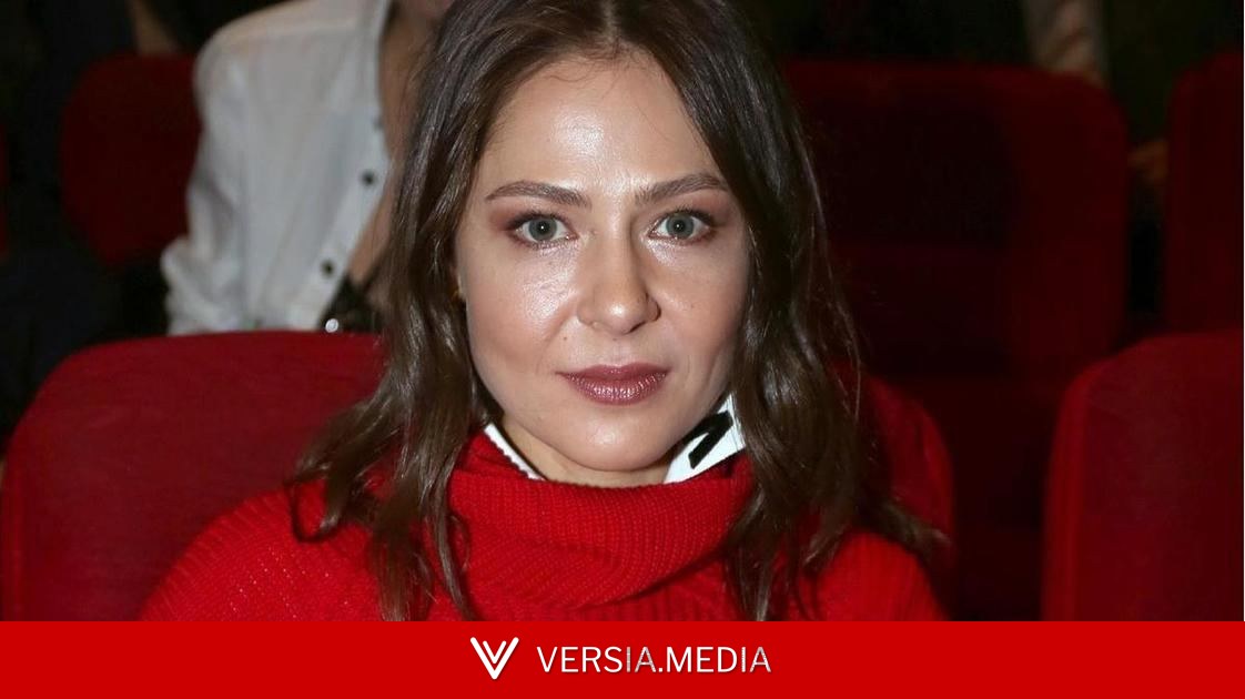 Висит даже облегающая водолазка: 45-летняя Елена Лядова испугала чрезмерной худобой